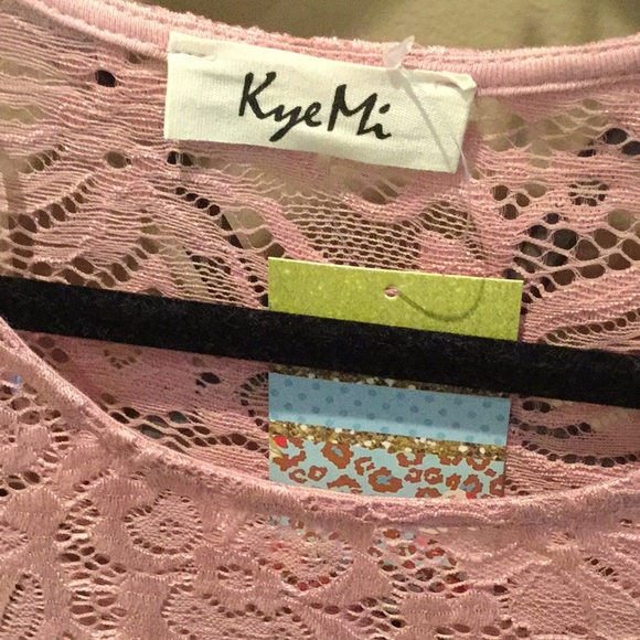 Lace Top NWT. - Picture 4 of 5